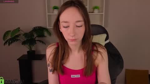 Snapshot of michelle__allen chatting on February 4, 2026, 1:11 am Michelle online show from February 4, 2026, 1:11 am