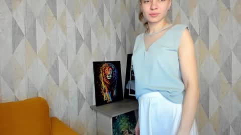 michelle_blond online show from February 18, 2025, 1:11 pm