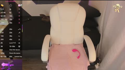 michelle_cutee_ online show from November 7, 2025, 8:31 pm