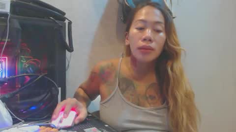 Snapshot of michelle_ux chatting on October 28, 2025, 1:14 pm michelle_ux online show from October 28, 2025, 1:14 pm