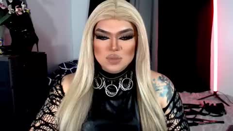 Snapshot of michellevixen921 chatting on November 2, 2025, 12:02 am Michelle online show from November 2, 2025, 12:02 am