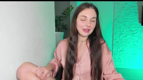 Snapshot of michelliibeautiful chatting on October 28, 2025, 6:10 pm Michellee online show from October 28, 2025, 6:10 pm