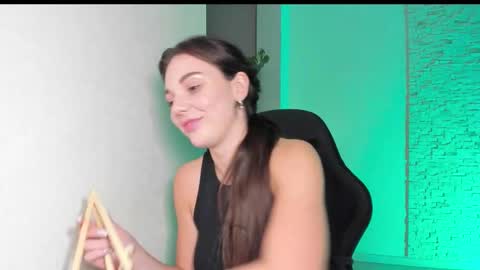 Michellee online show from November 1, 2025, 4:09 pm