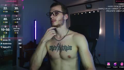 Snapshot of mickey_pict chatting on December 5, 2024, 6:21 am Mickey online show from December 5, 2024, 6:21 am