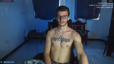 Snapshot of mickey_pict chatting on December 26, 2024, 6:30 am Mickey online show from December 26, 2024, 6:30 am