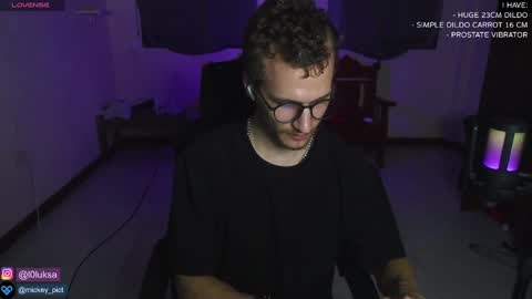 Snapshot of mickey_pict chatting on January 6, 2025, 1:41 pm Mickey online show from January 6, 2025, 1:41 pm