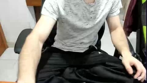 microfama00 online show from April 5, 2026, 4:59 pm