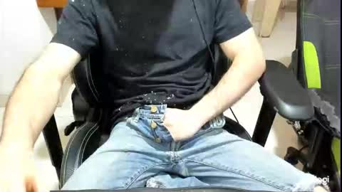 microfama00 online show from April 15, 2026, 7:48 am