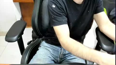 microfama00 online show from April 16, 2026, 12:00 am