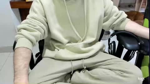 microfama00 online show from April 20, 2026, 7:22 am