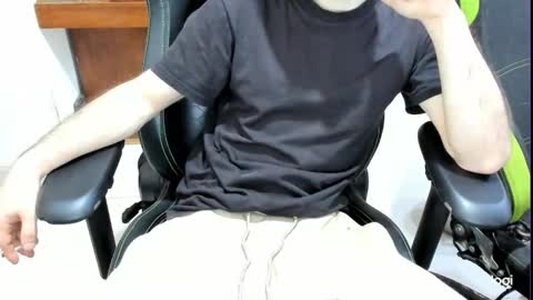 microfama00 online show from April 21, 2026, 5:47 am