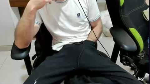 microfama00 online show from April 23, 2026, 9:52 am