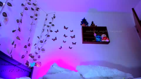 Snapshot of midnight_angell chatting on December 11, 2024, 3:35 am online show from December 11, 2024, 3:35 am