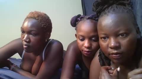 Snapshot of midnight_curves chatting on April 11, 2026, 12:04 am midnight_curves online show from April 11, 2026, 12:04 am