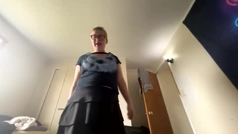 midnightmochi2 online show from April 28, 2026, 7:19 pm