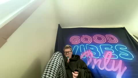 midnightmochi2 online show from April 30, 2026, 12:00 pm