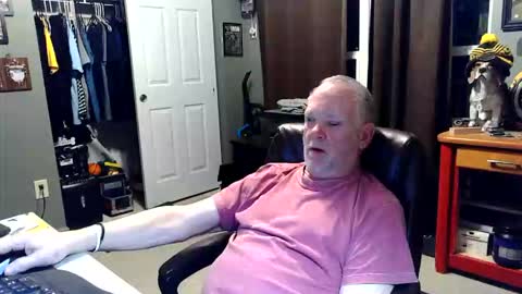 Snapshot of midwestdad09 chatting on May 3, 2026, 8:20 am midwestdad09 online show from May 3, 2026, 8:20 am