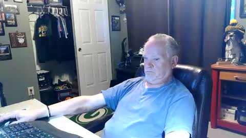 Snapshot of midwestdad09 chatting on May 11, 2026, 10:54 am midwestdad09 online show from May 11, 2026, 10:54 am