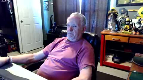 Snapshot of midwestdad09 chatting on May 14, 2026, 2:13 pm midwestdad09 online show from May 14, 2026, 2:13 pm