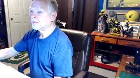 Snapshot of midwestdad09 chatting on May 17, 2026, 10:22 am midwestdad09 online show from May 17, 2026, 10:22 am