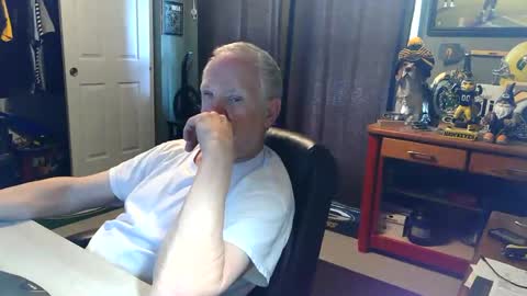 Snapshot of midwestdad09 chatting on May 19, 2026, 7:09 pm midwestdad09 online show from May 19, 2026, 7:09 pm