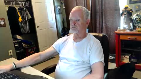 Snapshot of midwestdad09 chatting on May 21, 2026, 9:22 pm midwestdad09 online show from May 21, 2026, 9:22 pm