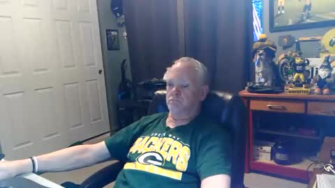 Snapshot of midwestdad09 chatting on May 25, 2026, 10:21 am midwestdad09 online show from May 25, 2026, 10:21 am
