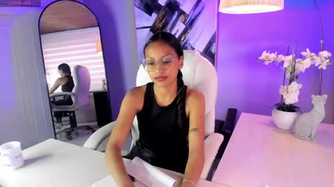miel_ambar online show from May 13, 2026, 2:14 pm