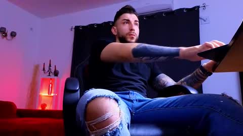 MightyAaron online show from December 21, 2025, 5:36 am