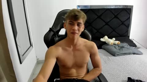 Miguel Hernandez online show from April 2, 2026, 12:30 am