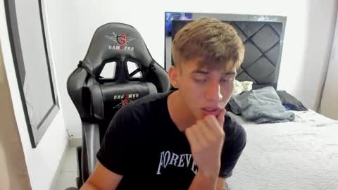 Miguel Hernandez online show from April 2, 2026, 3:53 pm