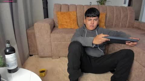 miguel_turqueza online show from May 18, 2026, 5:13 am