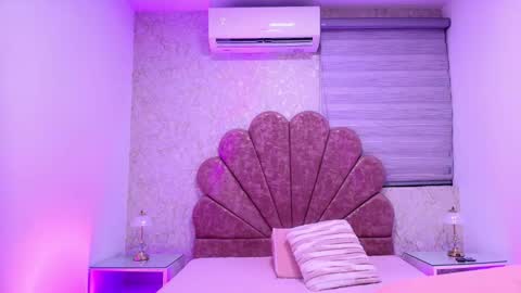 Mia  online show from December 3, 2025, 11:52 am