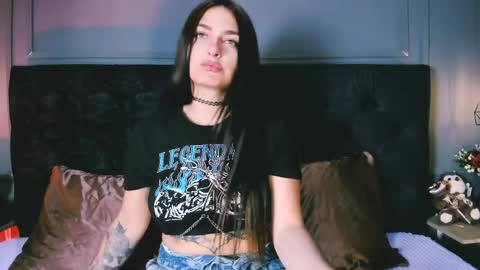 miia_moore_ online show from May 27, 2026, 1:08 pm