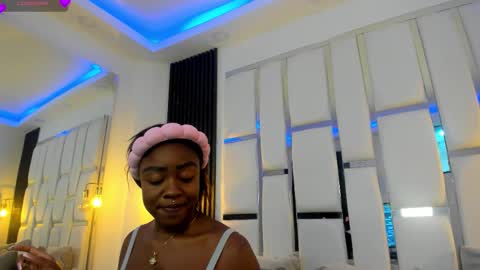 Snapshot of miia_schwarz chatting on October 2, 2025, 9:44 pm Miia Schwarz online show from October 2, 2025, 9:44 pm