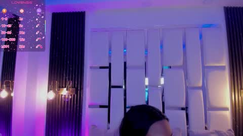 Miia Schwarz  online show from December 1, 2025, 11:10 pm