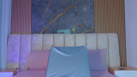 miia scoott  online show from February 15, 2026, 11:52 am