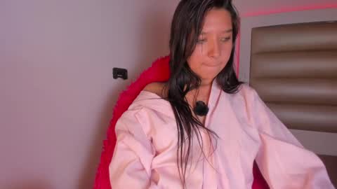 Mia online show from April 9, 2026, 6:19 am