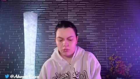 Snapshot of miia_zarate chatting on October 22, 2025, 9:14 pm Ma -  online show from October 22, 2025, 9:14 pm