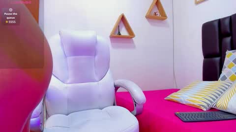 mia sofia online show from October 20, 2025, 8:42 pm