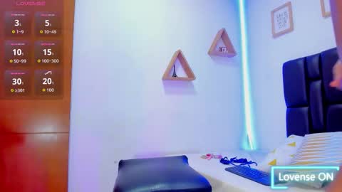 mia sofia online show from October 25, 2025, 8:03 pm