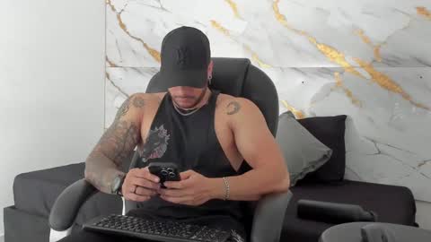 Snapshot of miike_stone1 chatting on September 19, 2025, 1:01 pm Daniel online show from September 19, 2025, 1:01 pm