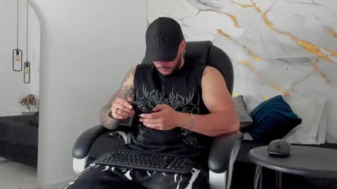 Snapshot of miike_stone1 chatting on September 23, 2025, 12:52 pm Daniel online show from September 23, 2025, 12:52 pm