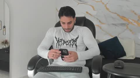 Snapshot of miike_stone1 chatting on September 24, 2025, 1:14 pm Daniel online show from September 24, 2025, 1:14 pm