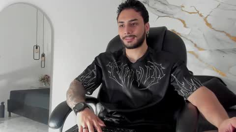 Snapshot of miike_stone1 chatting on October 1, 2025, 1:06 pm Daniel online show from October 1, 2025, 1:06 pm