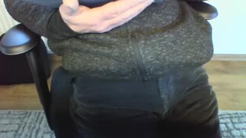 Snapshot of mik116 chatting on February 5, 2025, 2:59 pm mik online show from February 5, 2025, 2:59 pm