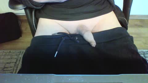 Snapshot of mik116 chatting on February 13, 2025, 11:39 am mik online show from February 13, 2025, 11:39 am