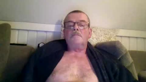 Snapshot of mikael42 chatting on February 10, 2026, 8:35 pm mikael42 online show from February 10, 2026, 8:35 pm