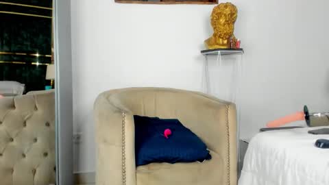 Snapshot of mikaelastonne chatting on November 11, 2025, 1:22 pm Mikaela blondie bigass online show from November 11, 2025, 1:22 pm