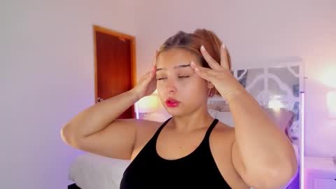 Snapshot of mikaelastonne chatting on December 1, 2025, 1:05 pm Mikaela blondie bigass online show from December 1, 2025, 1:05 pm